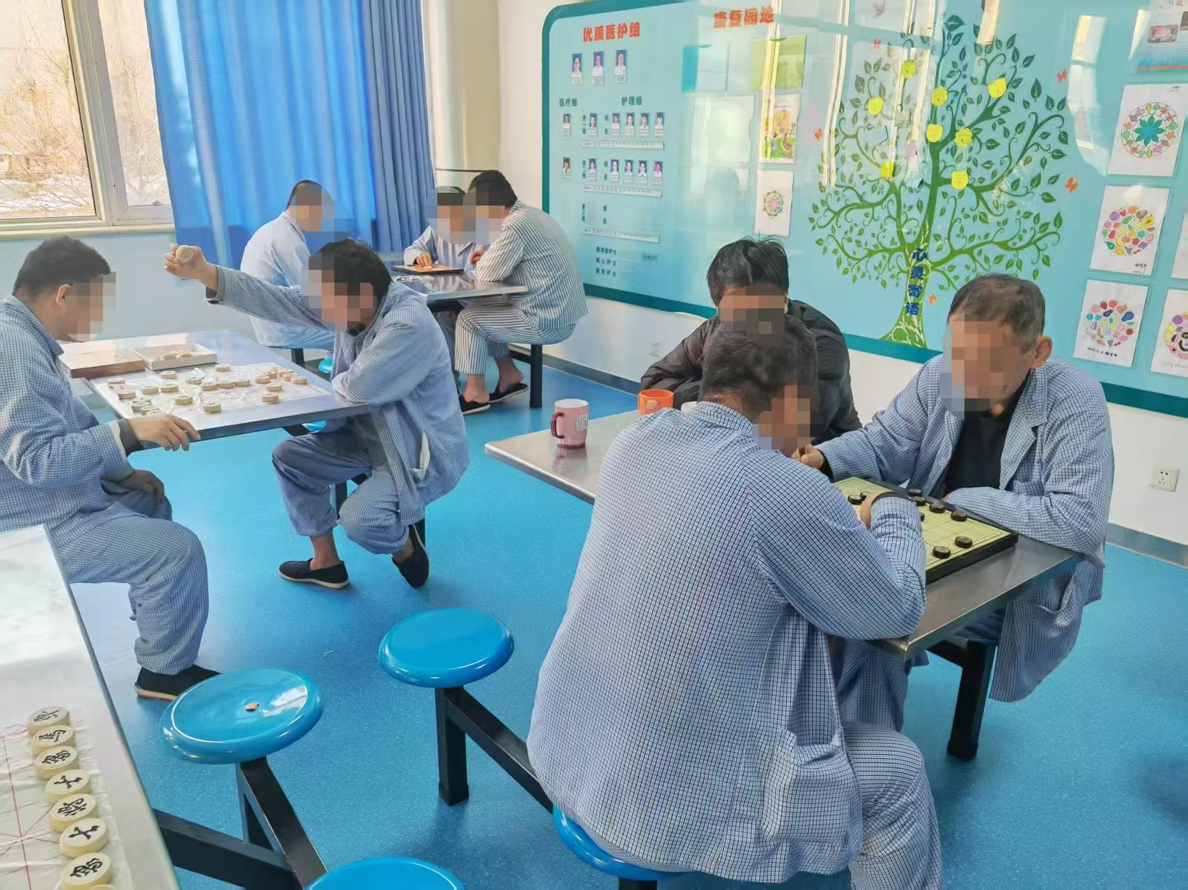 老年精神科開展棋牌競(jìng)賽